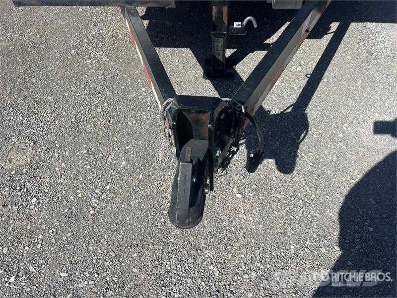 sure-trac 23 ft T/A Tilt Deck Trailer Низькорамні причепи