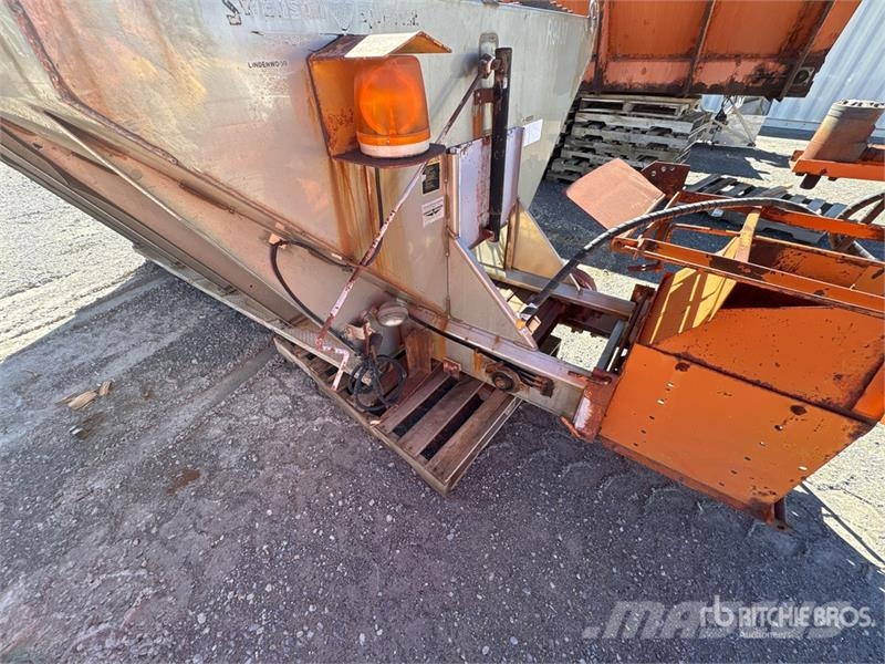 Swenson Salt Spreader - Fits Truck Posipači soli i pijeska