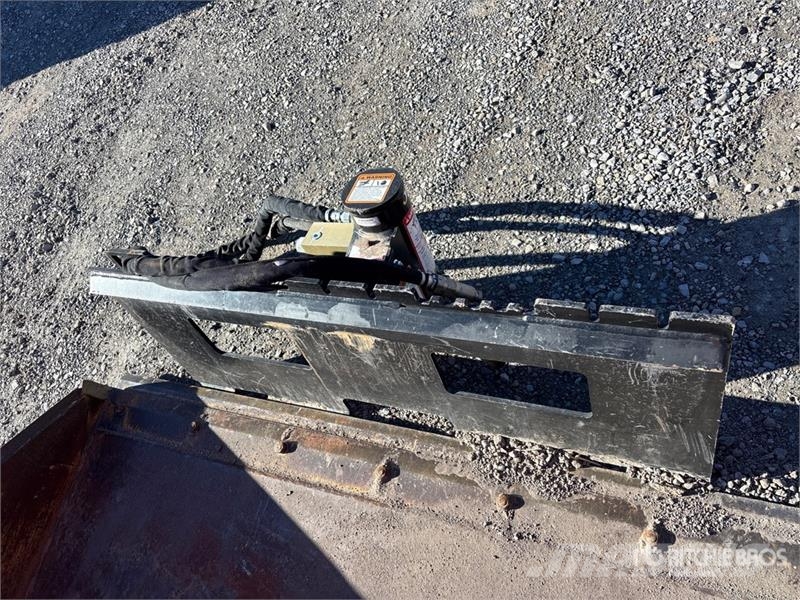  T3 Skid Steer Post Driver Technika pro oplocení a ohrady