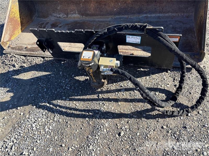  T3 Skid Steer Post Driver Technika pro oplocení a ohrady
