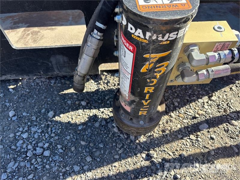  T3 Skid Steer Post Driver Technika pro oplocení a ohrady