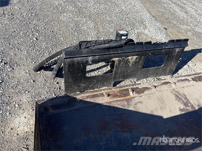  T3 Skid Steer Post Driver Technika pro oplocení a ohrady