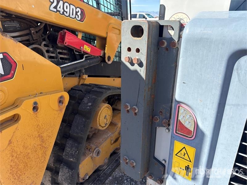 Takeuchi TL12R2 High Flow Electric Compact Track Loader Schrankladers
