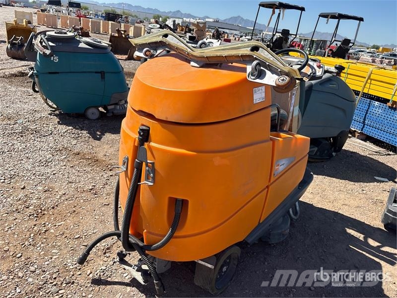 Taski D113 Ride-On Electric Floor Scrubber Weitere Anhänger