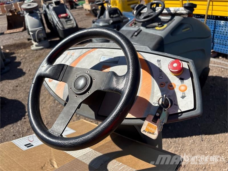 Taski D113 Ride-On Electric Floor Scrubber Weitere Anhänger