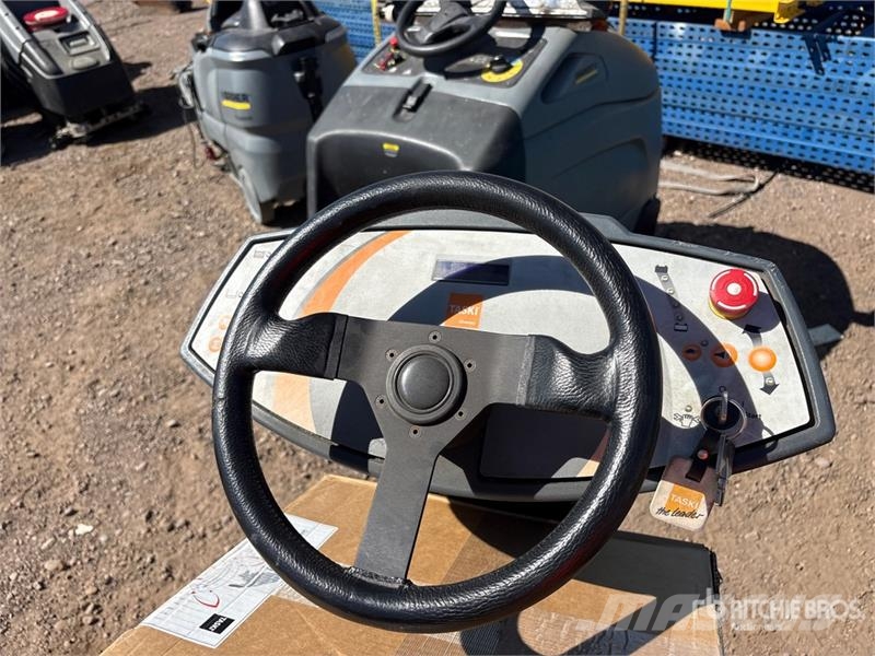 Taski D113 Ride-On Electric Floor Scrubber Weitere Anhänger