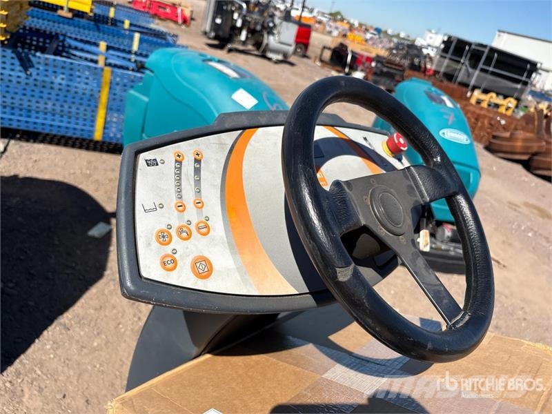 Taski D113 Ride-On Electric Floor Scrubber Weitere Anhänger