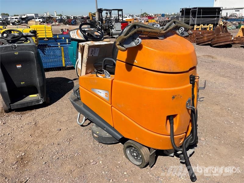 Taski D113 Ride-On Electric Floor Scrubber Weitere Anhänger