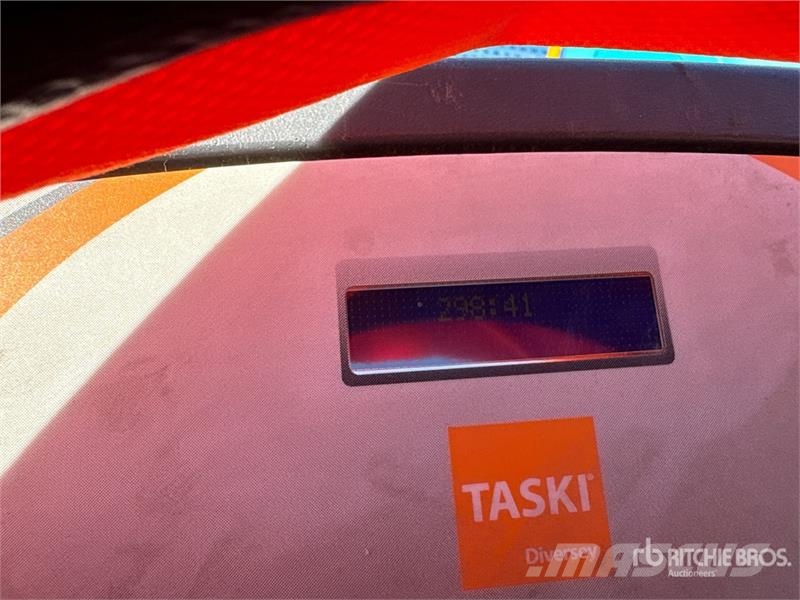 Taski D113 Ride-On Electric Floor Scrubber Weitere Anhänger