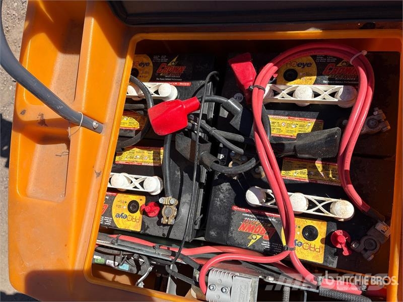 Taski D113 Ride-On Electric Floor Scrubber Weitere Anhänger