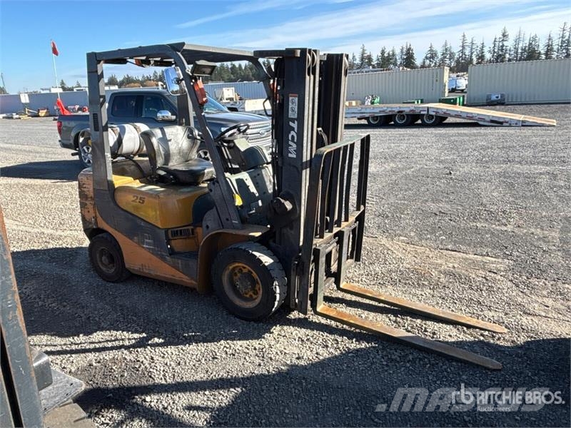 TCM FG25T7L 4500 lb Forklift Kahveltõstukid - muud
