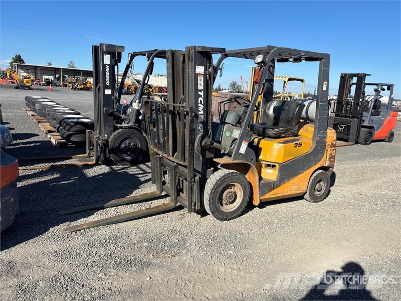 TCM FG25T7L 4500 lb Forklift Kahveltõstukid - muud