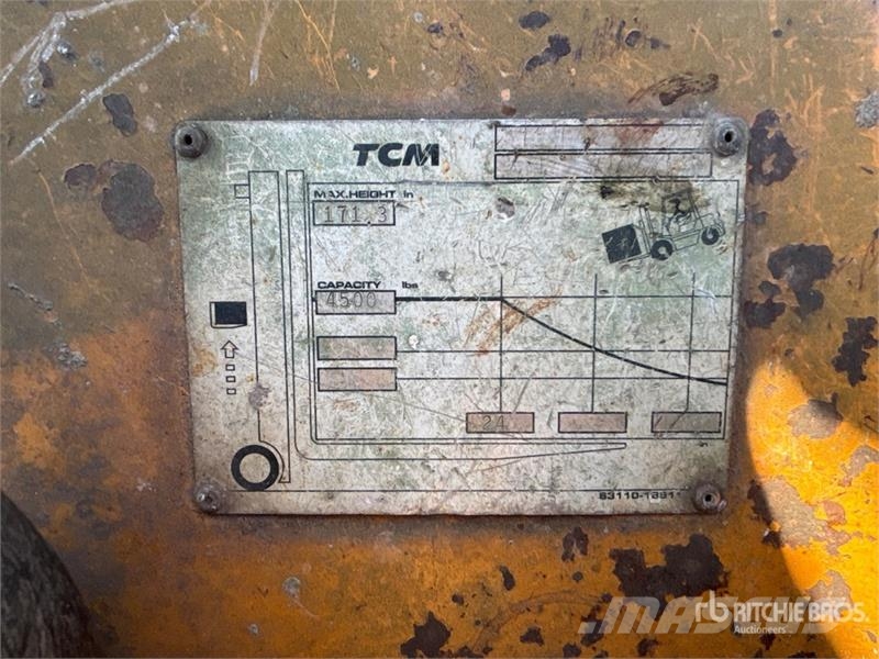 TCM FG25T7L 4500 lb Forklift Kahveltõstukid - muud
