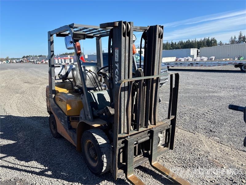 TCM FG25T7L 4500 lb Forklift Kahveltõstukid - muud