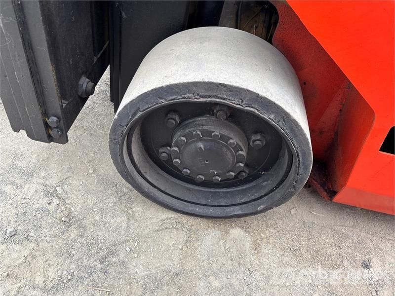 TCM FGC35N5 6000 lb Cushion Tire Forklift 其他叉车