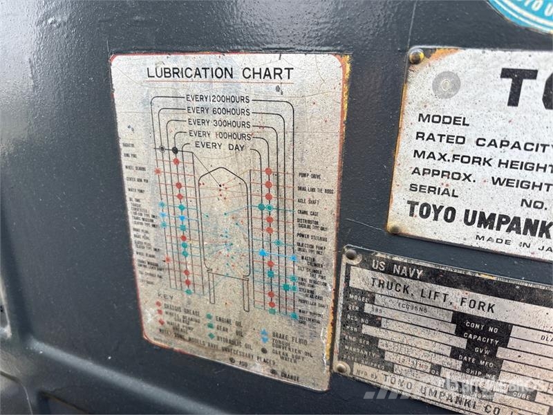 TCM FGC35N5 6000 lb Cushion Tire Forklift 其他叉车