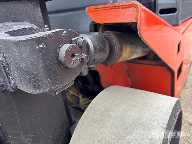 TCM FGC35N5 6000 lb Cushion Tire Forklift 其他叉车