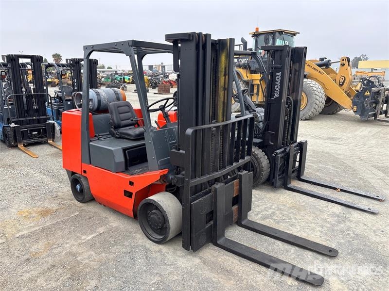 TCM FGC35N5 6000 lb Cushion Tire Forklift 其他叉车