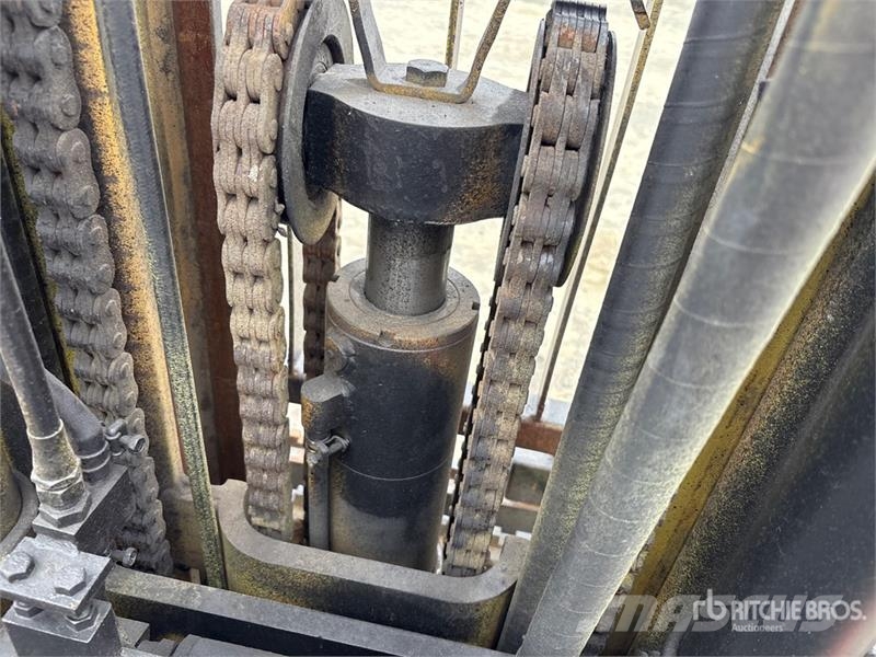 TCM FGC35N5 6000 lb Cushion Tire Forklift 其他叉车