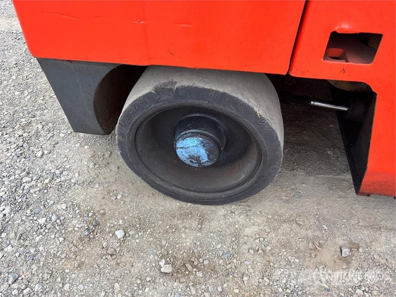 TCM FGC35N5 6000 lb Cushion Tire Forklift 其他叉车