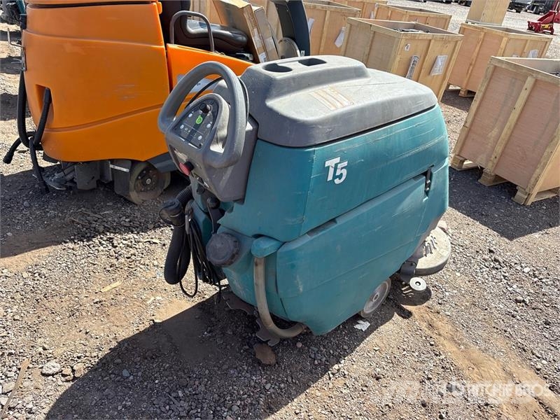 Tennant 1610 Walk-Behind Electric Floor Scrubber Druge prikolice