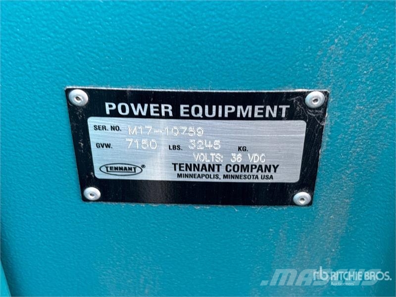 Tennant M17 Ride-On Floor Sweeper Andre gressmaskiner