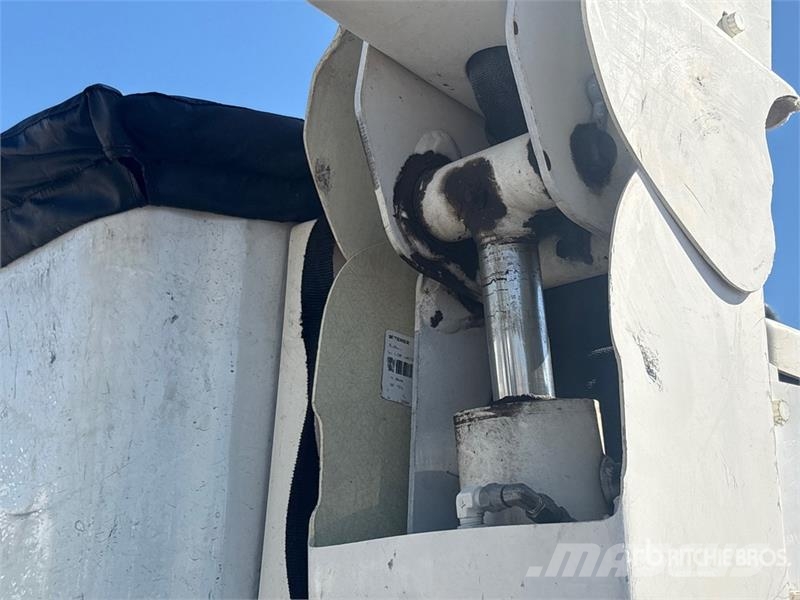 Terex HI RANGER 400 lb Straight Boom on Ram 5500 4x4 Buc Auto hoogwerkers