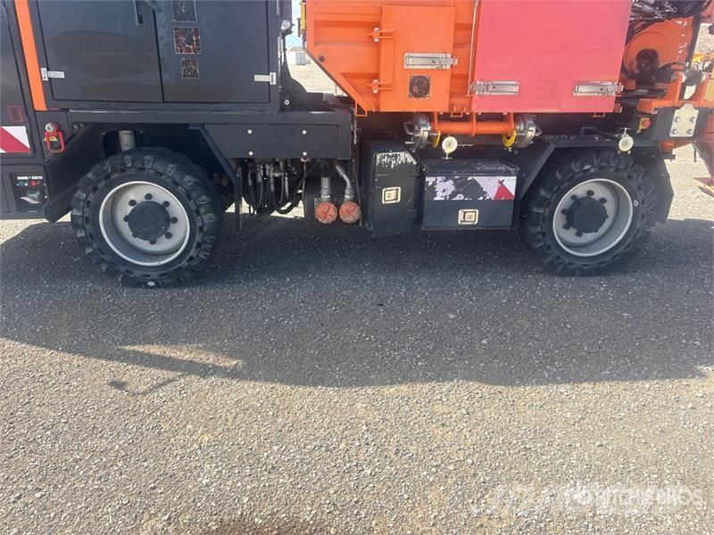 Tesmec City Cleanfast 4x4 Trencher Sleuvengravers