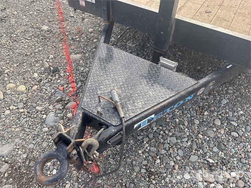 Teton 22 ft Tri/A Tilt Deck Trailer Zemie treileri