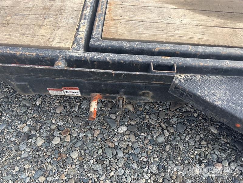 Teton 22 ft Tri/A Tilt Deck Trailer Zemie treileri