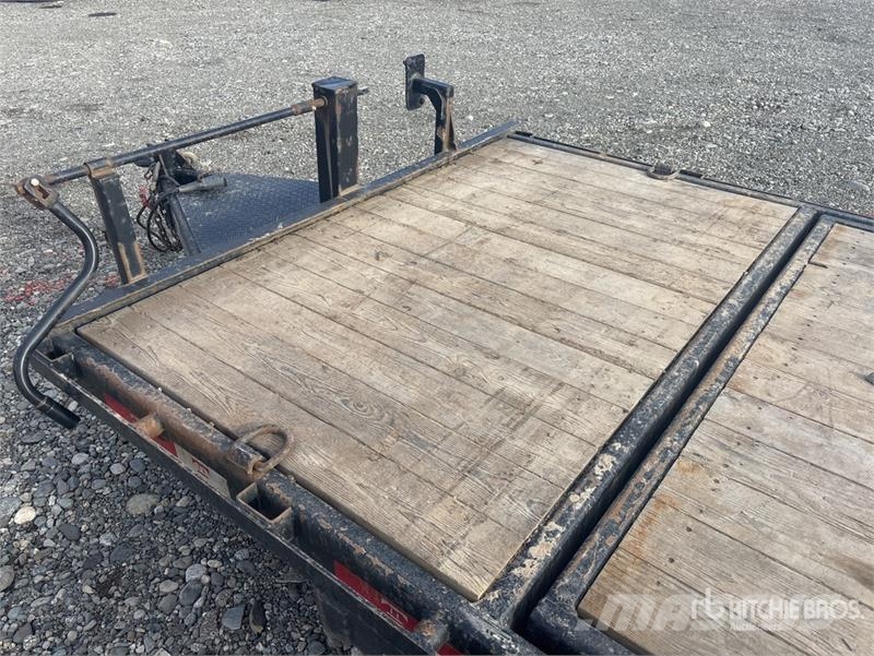Teton 22 ft Tri/A Tilt Deck Trailer Zemie treileri