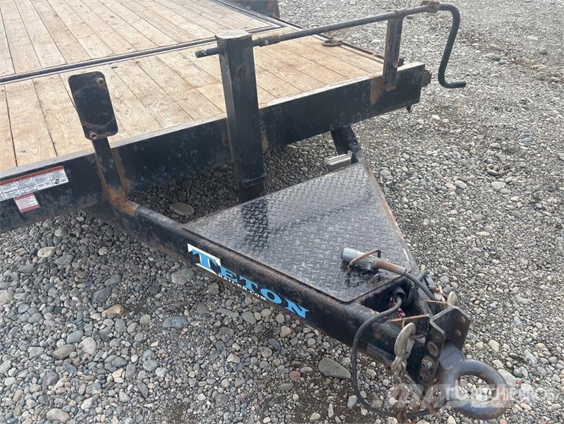 Teton 22 ft Tri/A Tilt Deck Trailer Zemie treileri