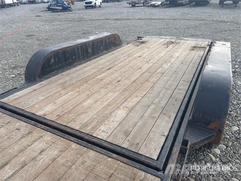 Teton 22 ft Tri/A Tilt Deck Trailer Zemie treileri