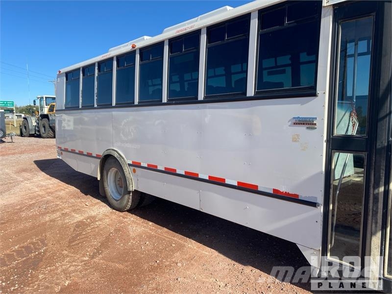 Thomas Saf-T-Liner C2 4x2 28-Seat Crew Carrier Bus Mini buszok