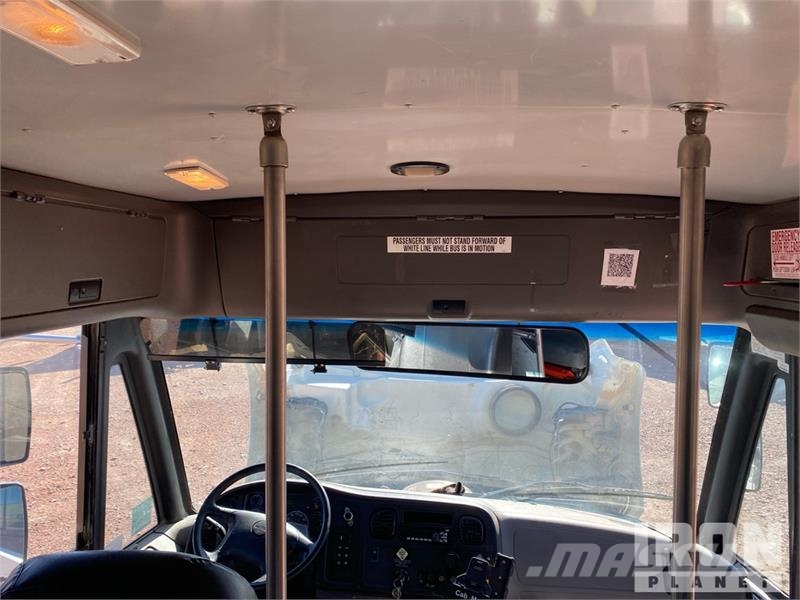 Thomas Saf-T-Liner C2 4x2 28-Seat Crew Carrier Bus Mini buszok