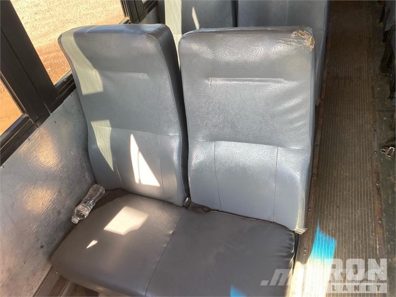 Thomas Saf-T-Liner C2 4x2 28-Seat Crew Carrier Bus Mini buszok