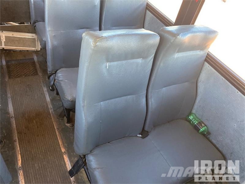 Thomas Saf-T-Liner C2 4x2 28-Seat Crew Carrier Bus Mini buszok