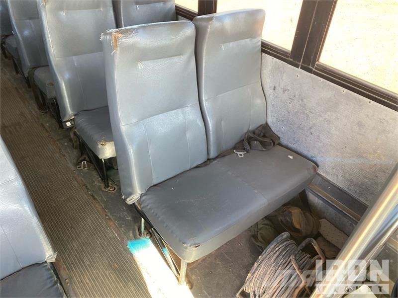 Thomas Saf-T-Liner C2 4x2 28-Seat Crew Carrier Bus Mini buszok