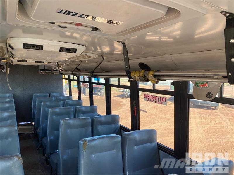 Thomas Saf-T-Liner C2 4x2 28-Seat Crew Carrier Bus Mini buszok