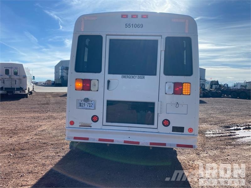 Thomas Saf-T-Liner C2 4x2 28-Seat Crew Carrier Bus Mini buszok