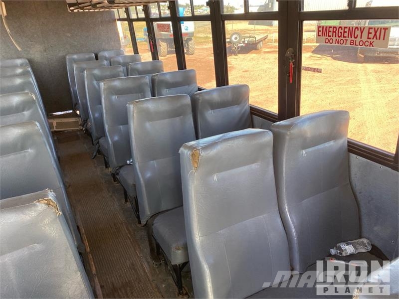 Thomas Saf-T-Liner C2 4x2 28-Seat Crew Carrier Bus Mini buszok