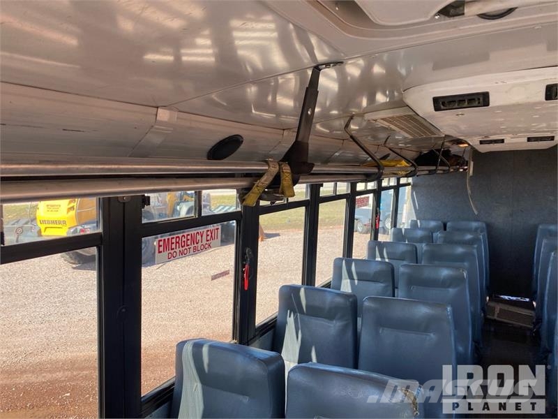 Thomas Saf-T-Liner C2 4x2 28-Seat Crew Carrier Bus Mini buszok