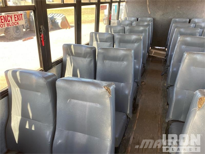 Thomas Saf-T-Liner C2 4x2 28-Seat Crew Carrier Bus Mini buszok