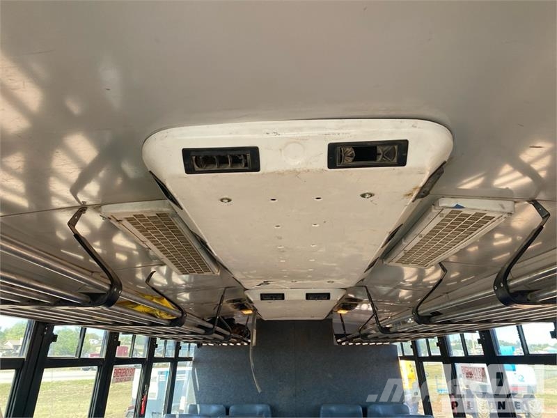 Thomas Saf-T-Liner C2 4x2 28-Seat Crew Carrier Bus Mini buszok