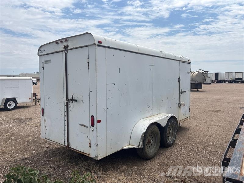 Titan 14 ft T/A Enclosed Trailer Skappåbygg