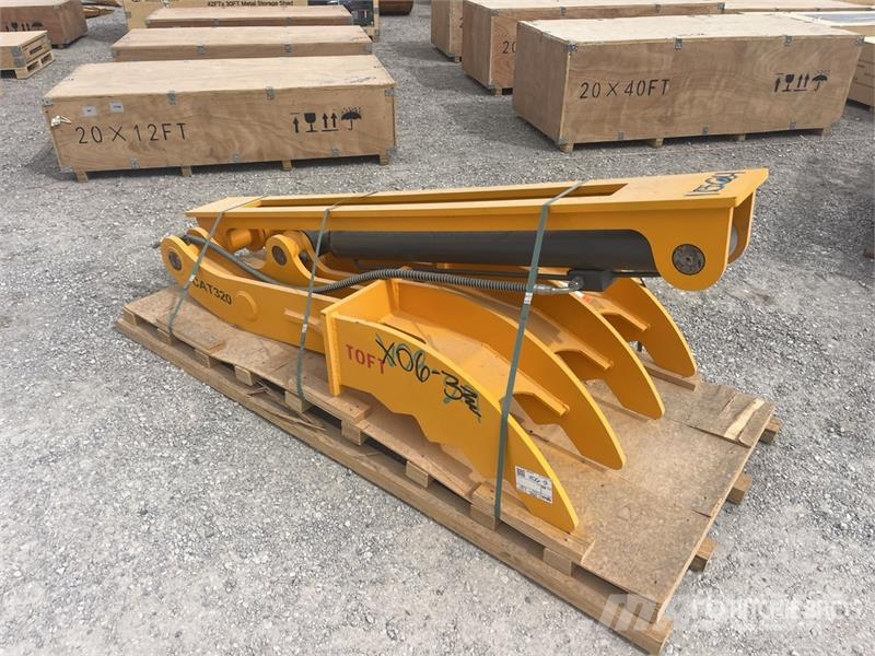 TOFT 08T 32 in Hydraulic Excavator Thumb - Fits Ca Baldes