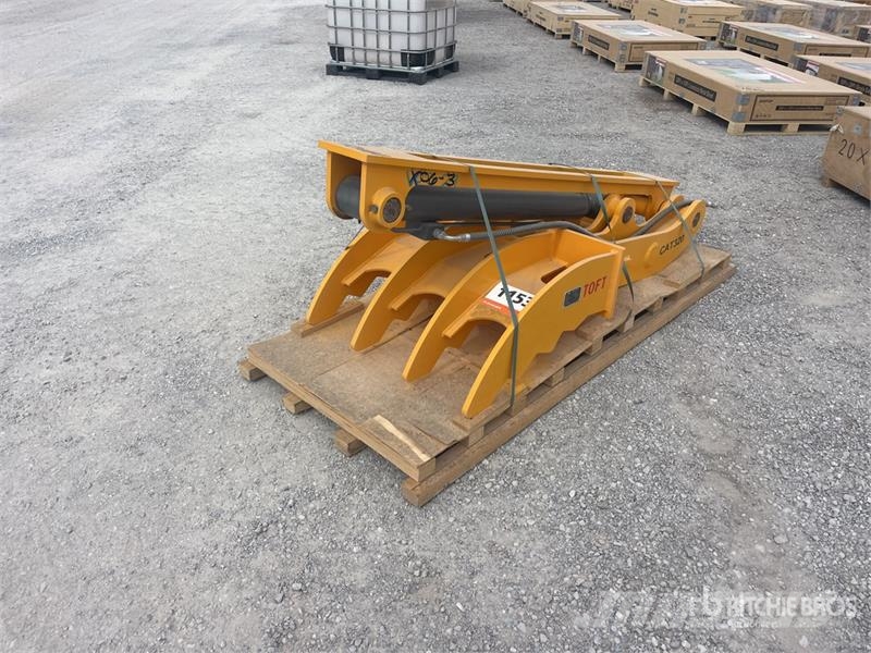 TOFT 08T 32 in Hydraulic Excavator Thumb - Fits Ca Baldes