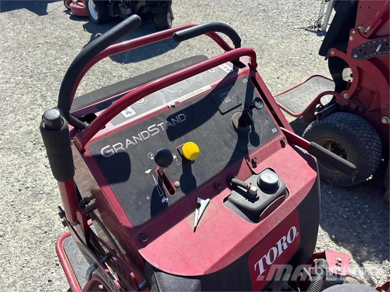 Toro 4x2 Stand-On Lawn Mower Самохідні газонокосарки