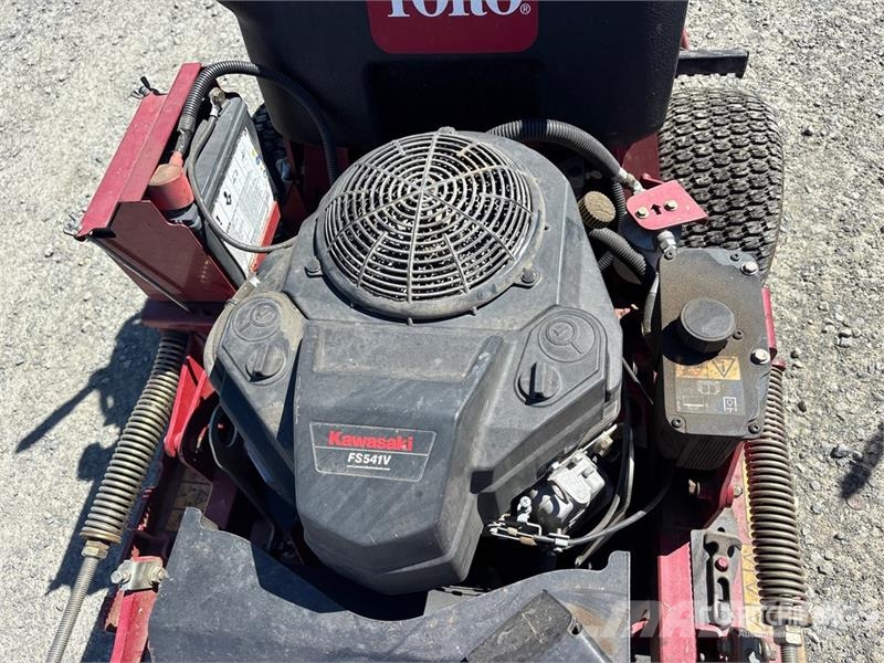 Toro 4x2 Stand-On Lawn Mower Самохідні газонокосарки