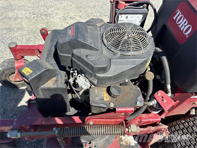 Toro 4x2 Stand-On Lawn Mower Самохідні газонокосарки